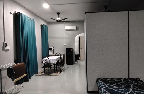 Kampung Telaga Bata House | Roomstay Ust Omar