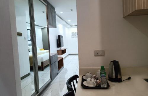 Ermita Night District Hotel | Rosh Hotel