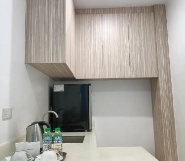 Ermita Night District Hotel | Rosh Hotel