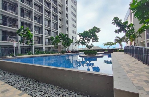 Manila Condo | Rosver Hideaway: Close to MOA a 5 minutes walk!