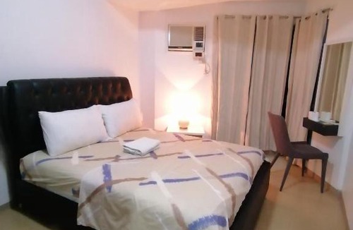 Ermita Apartment | Roxas Blvd Stunning Studio Condo Near US Embassy