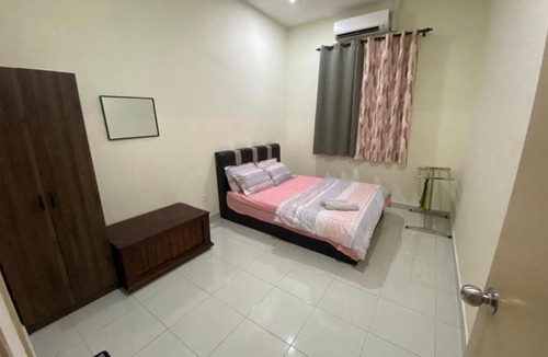 Kampung Air House | Rumah Inap Nik Atik