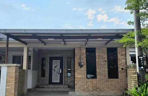 Kampung Air House | Rumah Inap Nik Atik