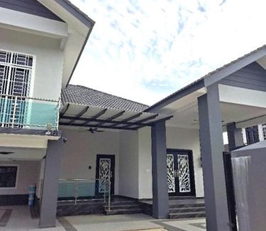 Kota Bharu House | Rumah Inap Prof Homestay Guesthouse Banglo 2 Tingkat 4 Bilik Fully Aircond Kota Bharu - Min 2 nights