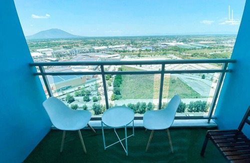 San Fernando Condo | Rustic-Themed Studio with Mt. Arayat View, Instax, Netflix, Karaoke & Boardgames