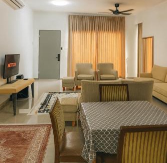 Kajang Villa | SAMPOISGT VILLA HOMESTAY - 3 Bedroom Landed House - With 3 Additional Single Foldable Mattresses - Near Bangi Avenue, UKM & GMI
