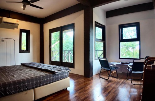 George Town House | Samwise Escapade Hillside Guesthouse - Master Room