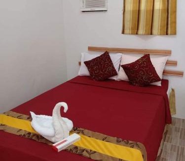 Puerto Galera Apartment | Sandstorm Lodge and Cafe
