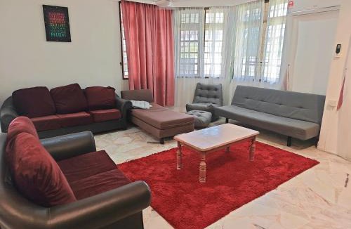 Kuching House | Saradise Staycation Semi Detached House