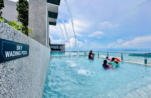 Kampung Sungai Nibong Apartment | Sea Bridge View Sky Pool Cozy 3BR Retreat airport 9pax