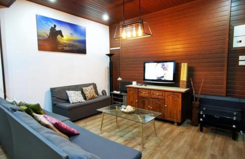 Tanjung Bungah House | Sea Lion by the beach