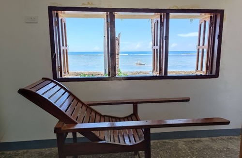 Catangnan Apartment | Seaside view a friendly neighborhood and near in many tourist spot in the island