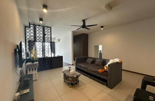 Tanjung Bungah Apartment | Seaview 3pax Studio with 1 Car Park at The Landmark
