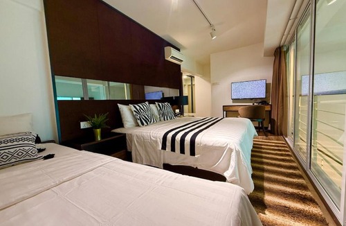 George Town Apartment | Seaview Seafront Duplex in Town with WiFi & Full Kitchen 16
