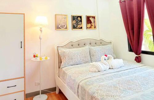 Liloan Apartment | Secluded Apartment with Full Kitchen & Balcony Garden View