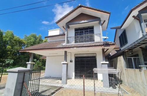 Kota Bharu Villa | Sejati KB Homestay 4 BEDROOM