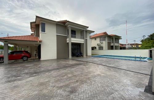 Taman Merdeka House | Semi-D homestay Helena with swimming pool
