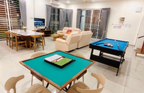 Kluang House | SemiD 15pax town KTV Snooker Piano Kidslide BBQ