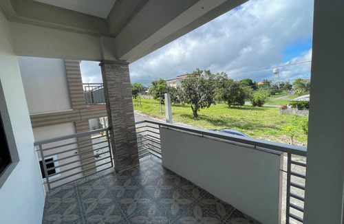 Tagaytay House | Serene 7-Bedroom Retreat House near Attractions and Dining Tagayay