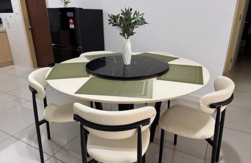 Bandar Puteri Puchong Apartment | Serene Comfort 3BR ,Home Sleeps 5, 2Q and 1S