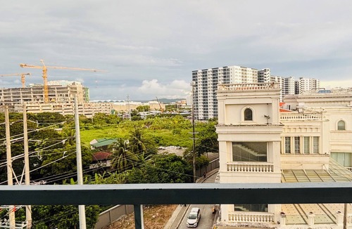 Iloilo Condo | Serene Getaway with Prime Emperador View