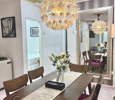 Batu Caves House | Serene Homestay Family near KL City Center with Spacious & Comfort Stay Shoplot