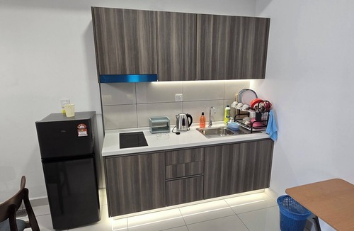 Petaling District Condo | Setia Alam Homestay - Quite High Floor Studio