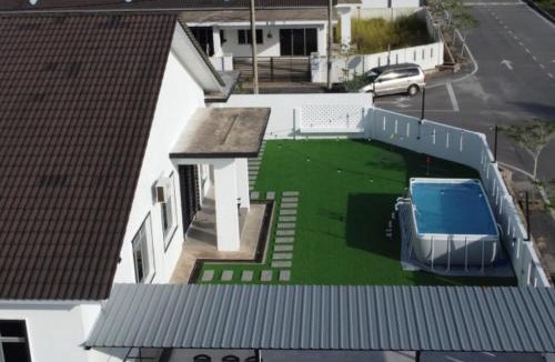 Kampung Gong Kapur House | Shahanis Homestay III - Private Pool in Kemaman