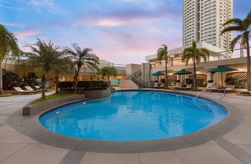 Ermita Night District Hotel | Sheraton Manila Bay
