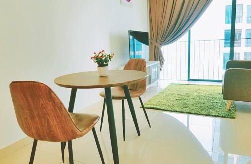 Shah Alam Apartment | Simplicity Cozy For 2 -Trefoil Setia Alam- Near Setia City Mall-Setia Convention Centre