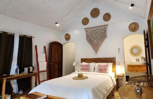 Dasol Hotel | Sirom Beach House