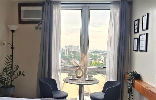 Ugong Apartment | Sky Garden View 55" TV A Million Escape Kasara Pasig