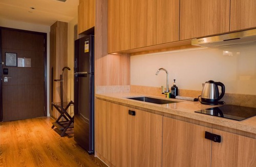 Makati Apartment | Sky High Serenity w King