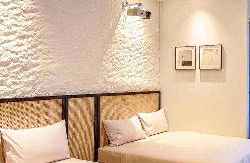 Downtown George Town Apartment | SkyPool at 22Macalisterz - Georgetown City Centre, 4pax by PG Home