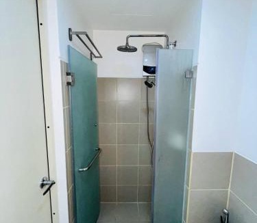 Las Pinas Apartment | SolAzur Staycation SMDC South Residences Las Piñas with 100MBPS Wifi &NETFLIX &BAR STATION &CITY LIGHTS VIEW