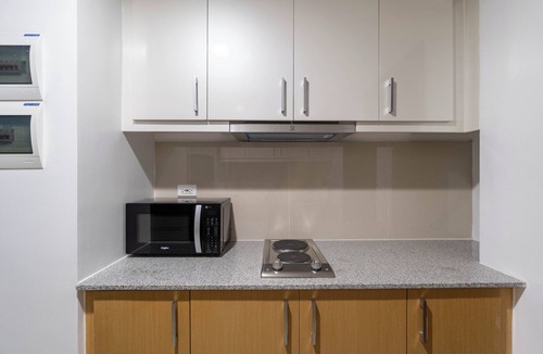 Katuparan Condo | Soothing 1-bedroom condo in lovely BGC Taguig with AC, WiFi FREE Pool use
