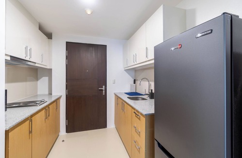 Katuparan Condo | Soothing 1-bedroom condo in lovely BGC Taguig with AC, WiFi FREE Pool use