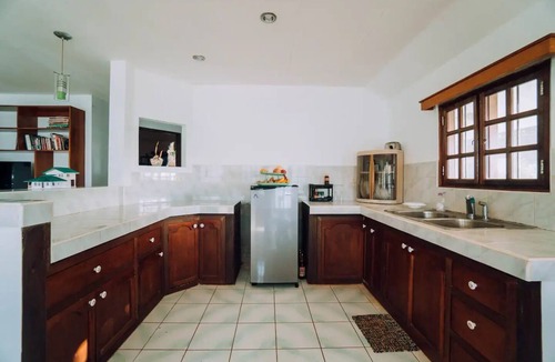 San Pedro House | Soul Shine Main House with wifi and breakfast