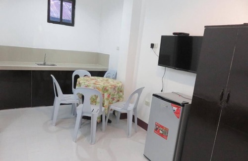 Santa Fe Apartment | Spacious 1-bedroom apartment in Santa Fe with AC - Nanette's Tourist Inn
