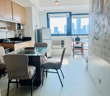 Wack-Wack Greenhills Apartment | Spacious 1BR steps to Megamall Ortigas City View