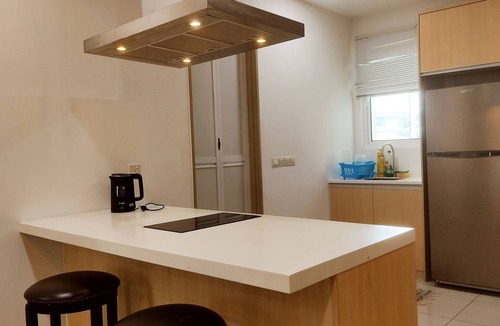 Kampung Batu Maung Apartment | Spacious 2-Bedroom with Morning's Sea View & Amenities