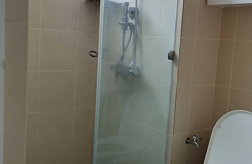 Kampung Batu Maung Apartment | Spacious 2-Bedroom with Morning's Sea View & Amenities
