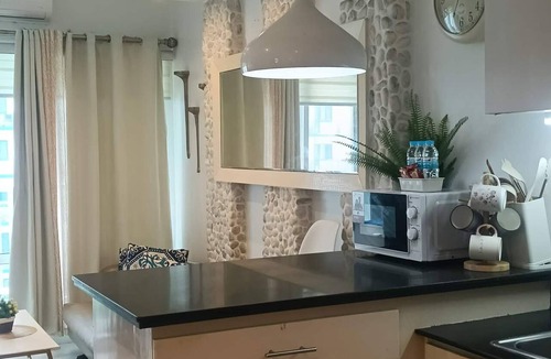 Barangay 76 Condo | Spacious 2BR at Sea Residences Near MOA - Family Stay