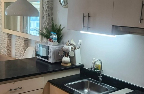Barangay 76 Condo | Spacious 2BR at Sea Residences Near MOA - Family Stay