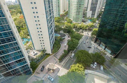 Forbes Park Condo | Spacious 2BR BGC Stay City View Fort Victoria Family & Group Friendly Stay