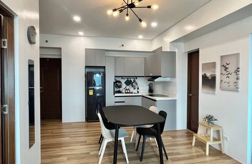 Legazpi Village Apartment | Spacious 2BR in Central Makati with Pool, Wi-Fi & Netflix