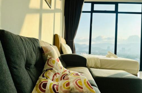George Town Apartment | Spacious 2BR Suite for 5-7 pax