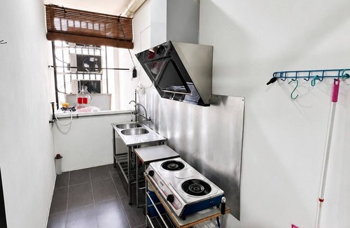 Kampung Stampin Apartment | Spacious 3-bedroom apartment with AC in Kuching
