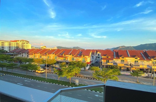 Kuah Apartment | Spacious 3-bedroom neighborhood apartment with AC in Langkawi