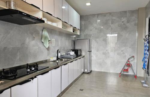 Legazpi Apartment | Spacious 5-bedroom, 4-bath townhouse in Legazpi City